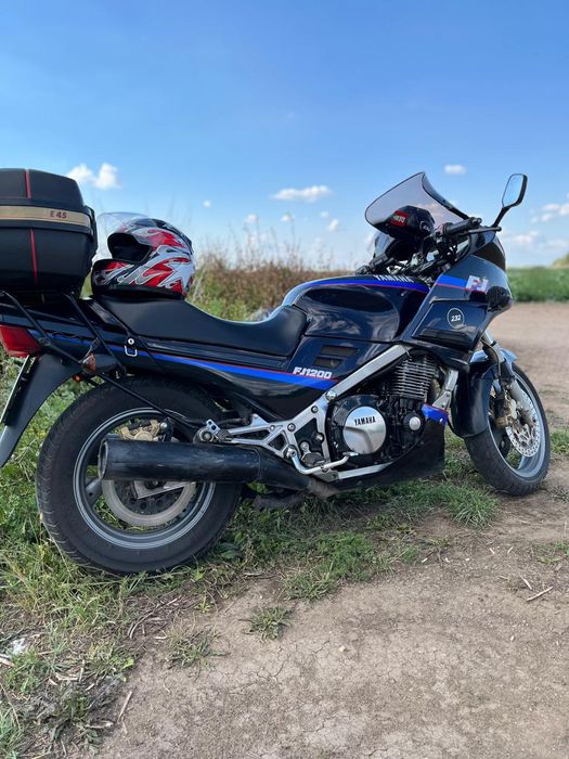 Yamaha.   FJ1200