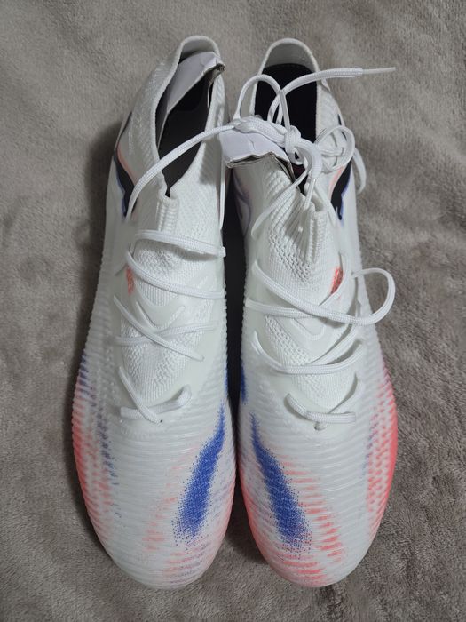 Ghete de fotbal noi cu eticheta