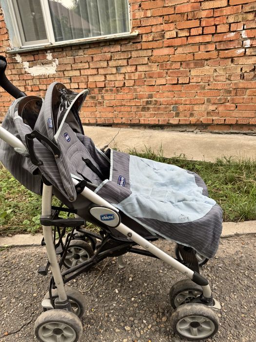 Детская коляска со всеми удобствами