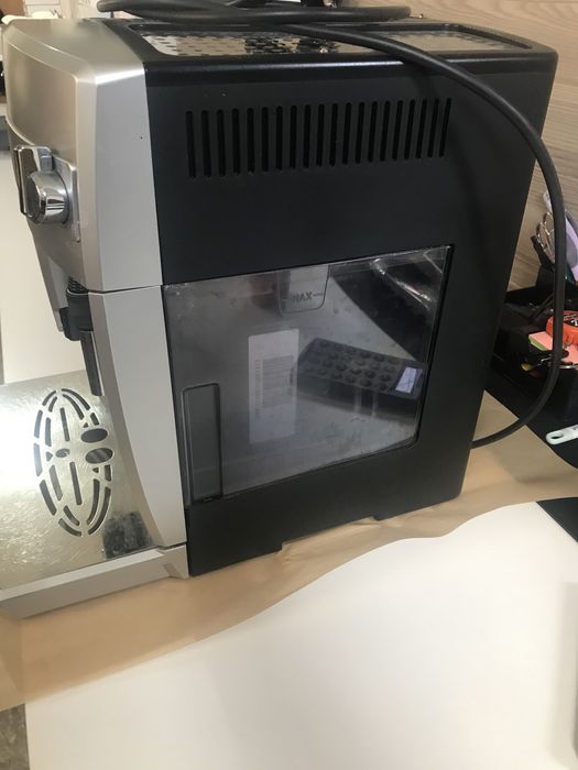 Expresor DeLonghi Magnifica