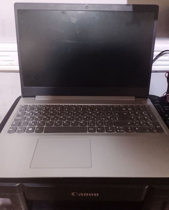 Novutbuk bor Lenova 81WQ modeli .