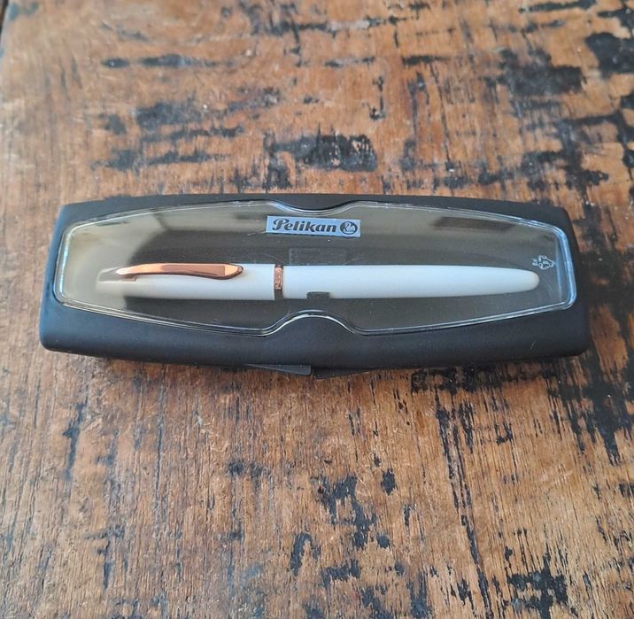 писалка Пеликан Peliкan перлено бяло и розов злато метал Peliкan Perl