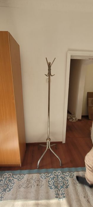 Продам вешалку для вещей.