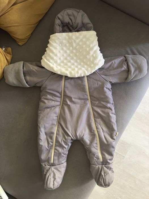 Продам осений комбинезон для малыша