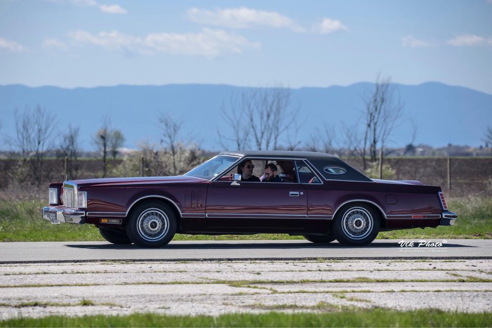 Ретро Автомобил под наем Lincoln Continental Mark V кола