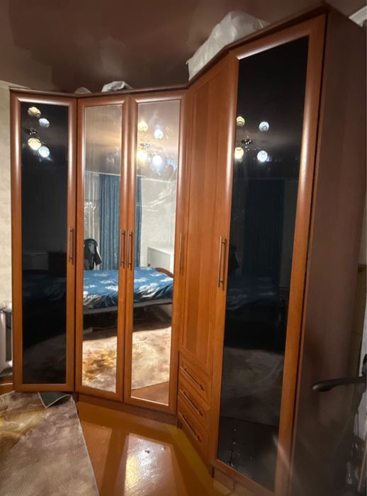 Шкаф угловой и тахта