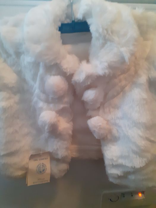 Детско бяло палтенце р-р 24 и р-р 26