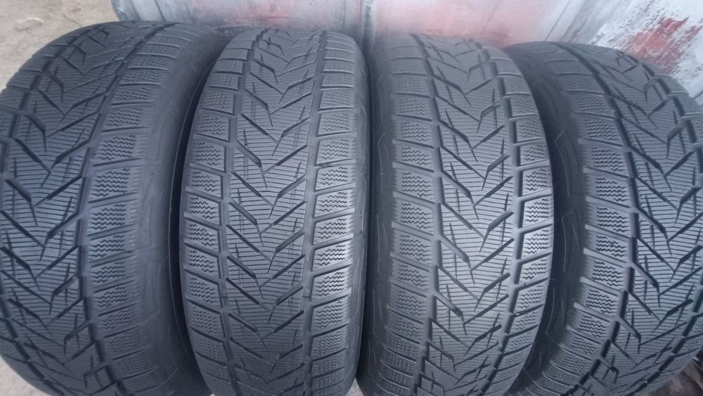235/65/17 Vredestein