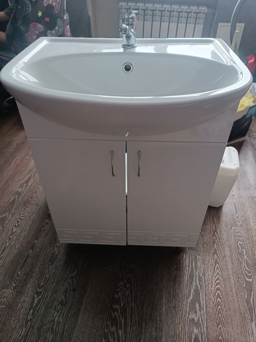 Продам раковину для ванной с тумбой