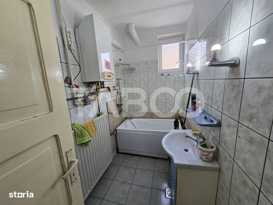 Apartament decomandat 93 utili curte proprie pivnita Sub Arini Sibiu