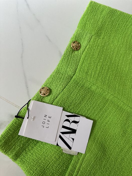 Zara къси панталонки от туид с висока талия с етикет