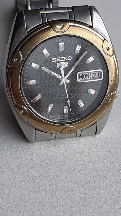 Часы наручные...