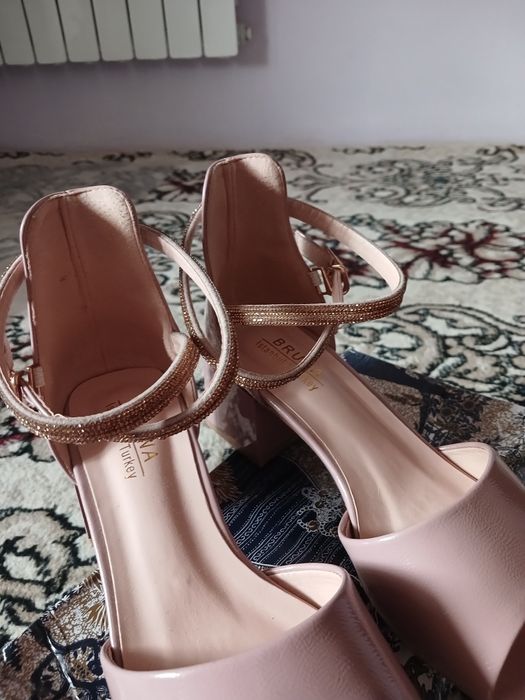 Yetuk ona pornosini tomosha qilish