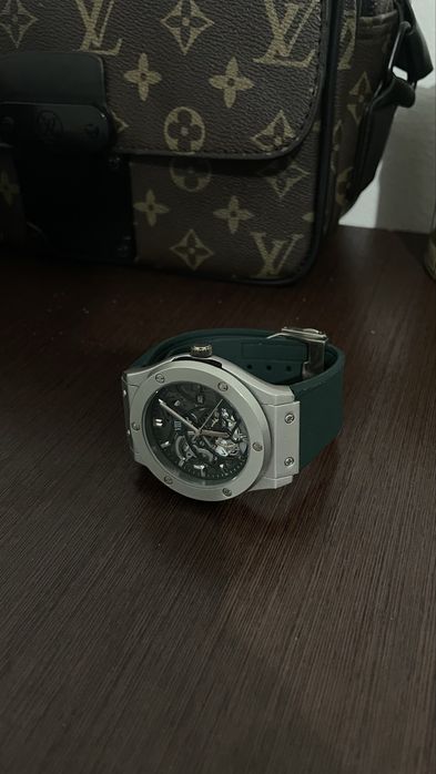 Продам часы новый