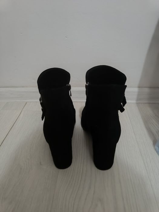 Дамски велурени боти