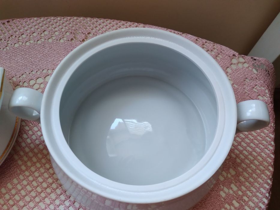 Български порцеланови супници