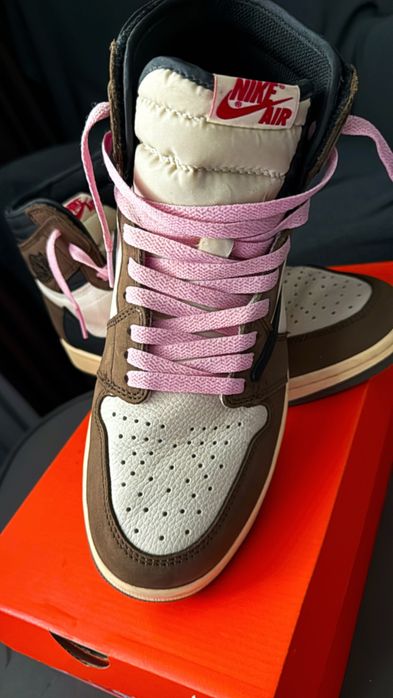 Jordan  x Travis Scott