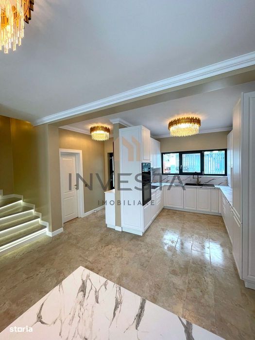 Casa moderna cu priveliste asupra orasului, terasa cu jacuzzi, Iris