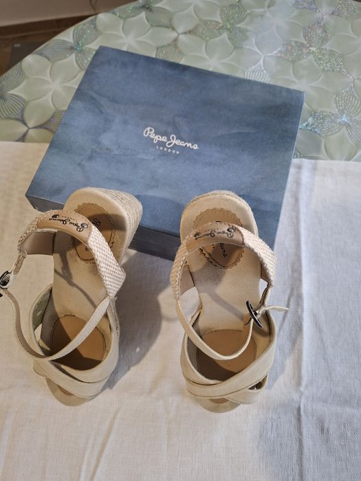 Сандали бели Pepe Jeans