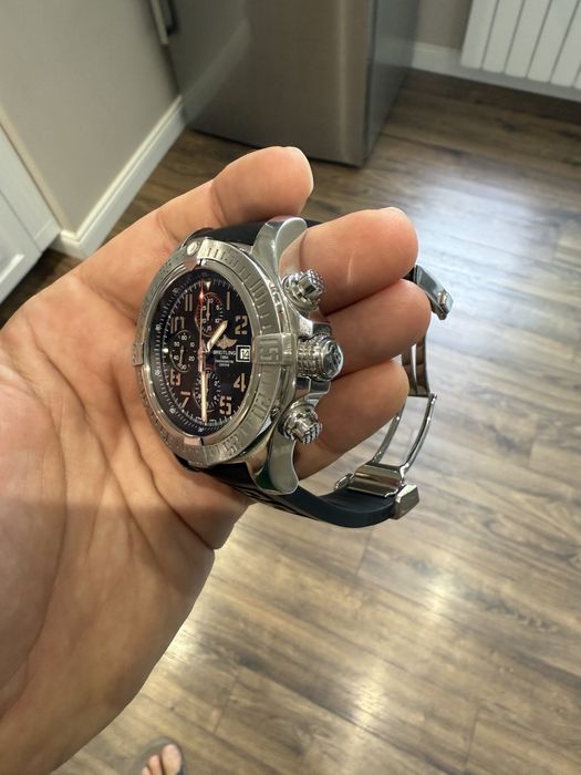 Продавам мъжки часовник Breitling Super Avenger 2 48mm