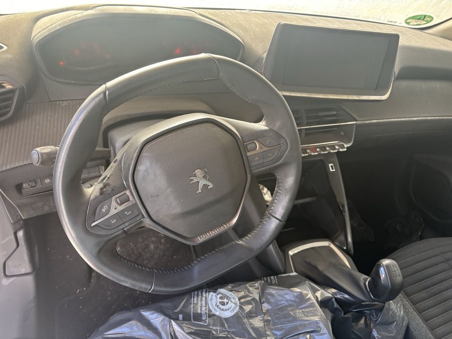 На части Peugeot 208 1.2 бензин 42000км 2021г ръчка