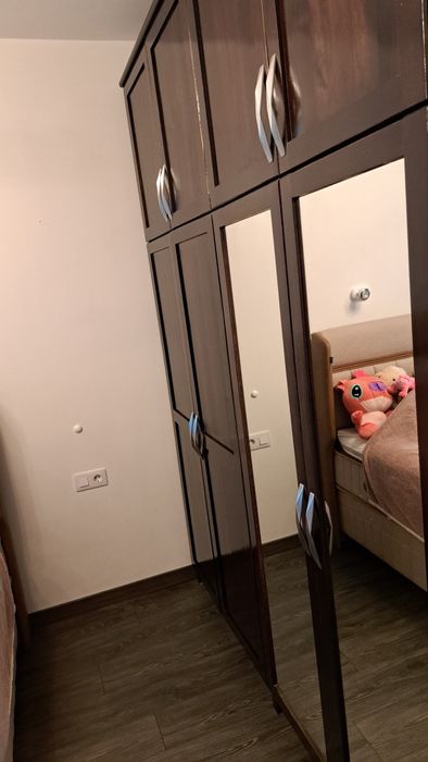 Продавам трикратен гардероб-дървен