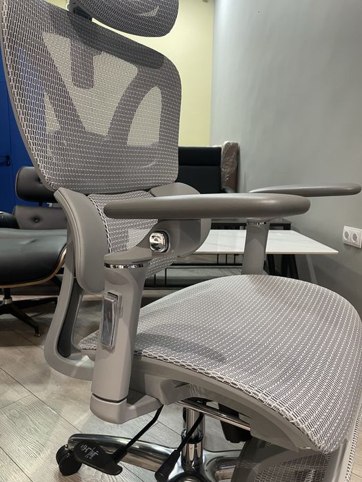 Офисное сеточное кресло Dante