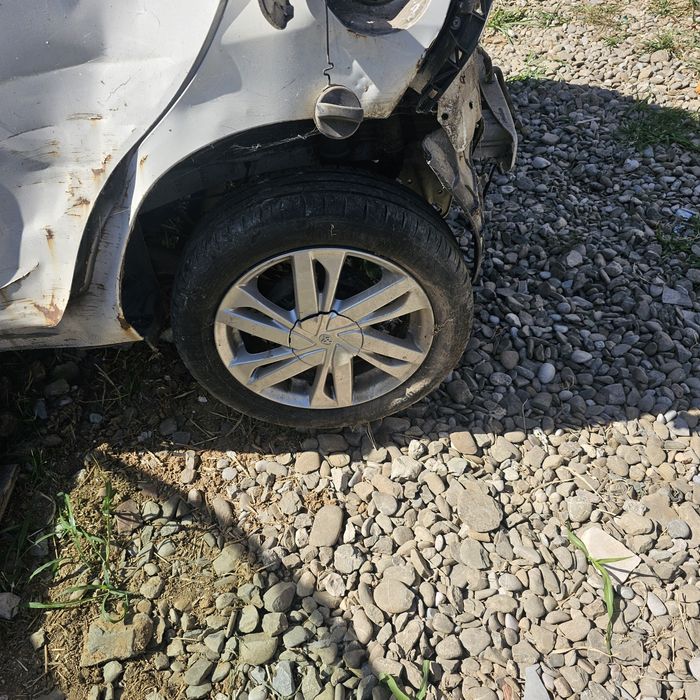 Dezmembrez toyota aygo  motor 1000 e 6