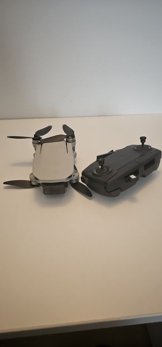 Drona DJI Mavic 1 baterie si controler