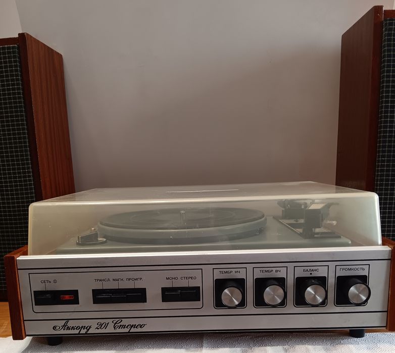 Adevarata legenda! Vand pick-up Akkord 201 stereo perfect funcțional