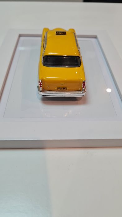 Vand tablou macheta Dacia 1300 și Taxi Checker
