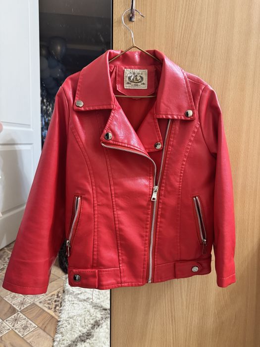 Продам курточку на девочку