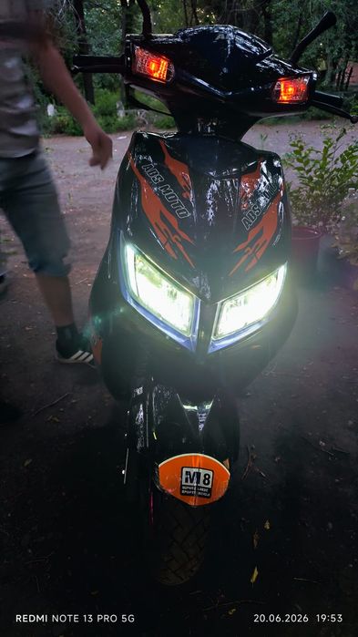 Продам скутер M8 125 кубов