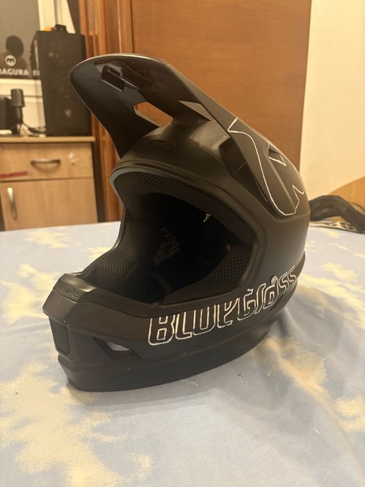 Casca blue grass full face downhill