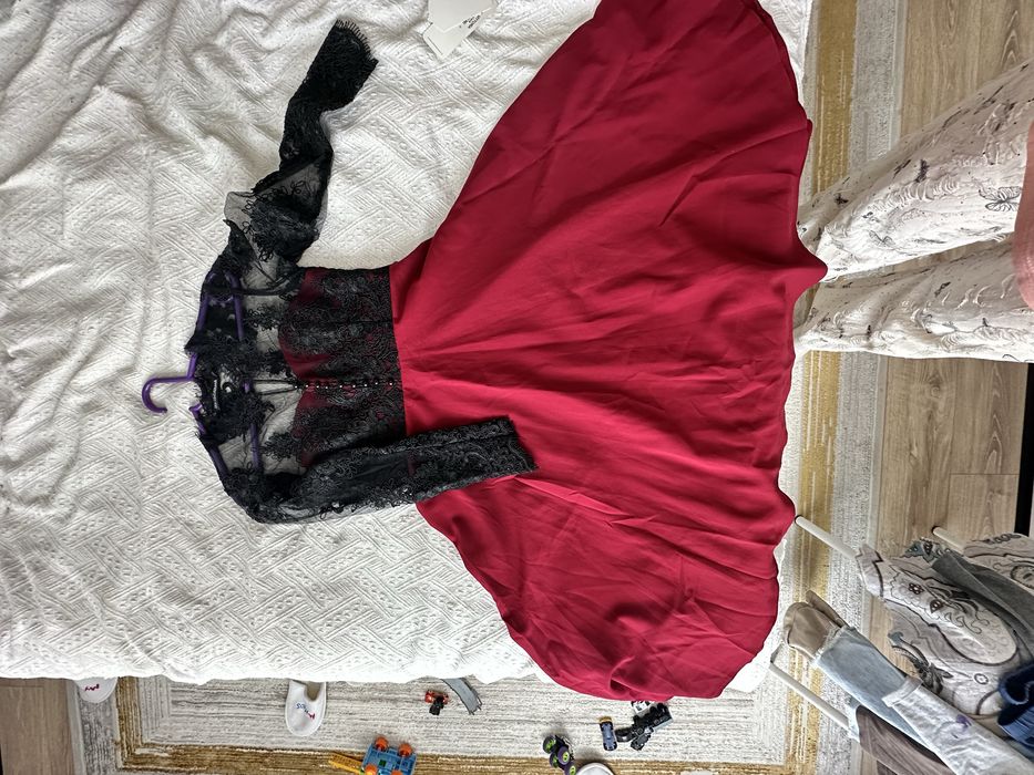 Платье вечернее продается