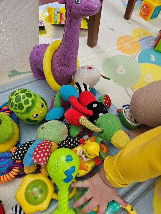 Игрушки погремушки кубики книга машина