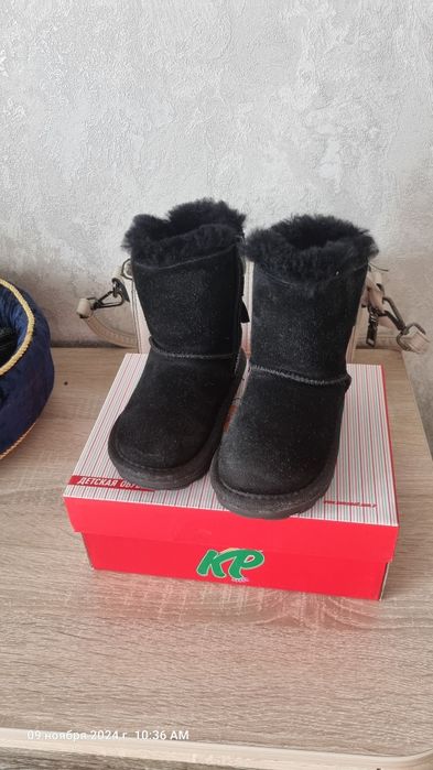 Продам детские натуральные угги