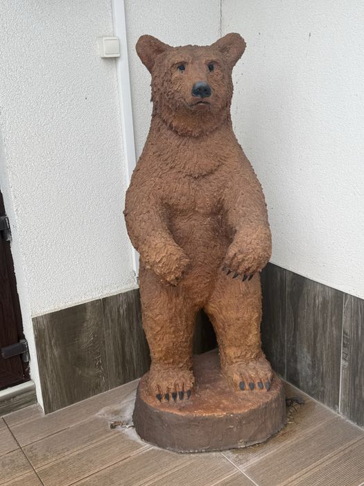 Продавам мечка статуя 1,60см.