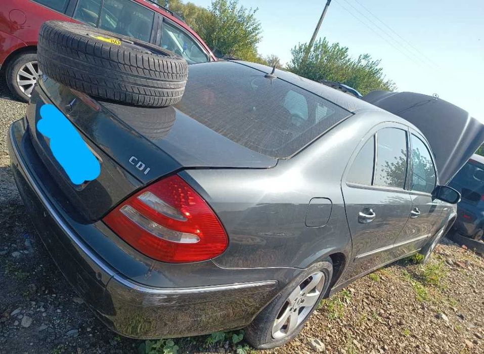 Dezmembrez Mercedes E CLASS 2.2 W211 2004