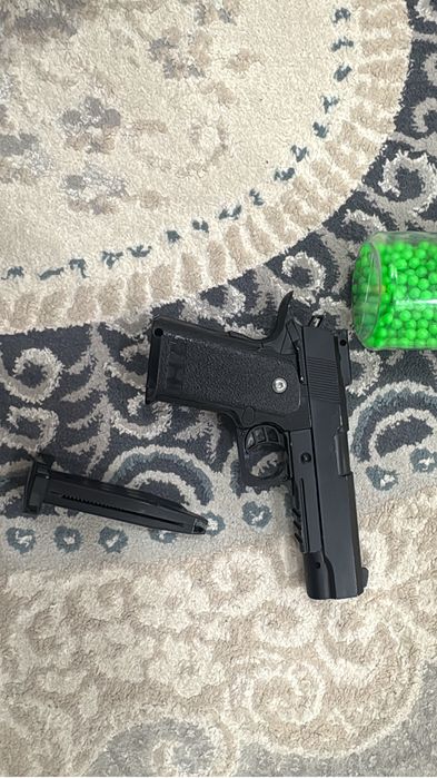 пистолет металл