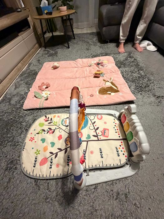 Salteluta de activitati pentru bebelusi Little dutch + saltea muzicuta