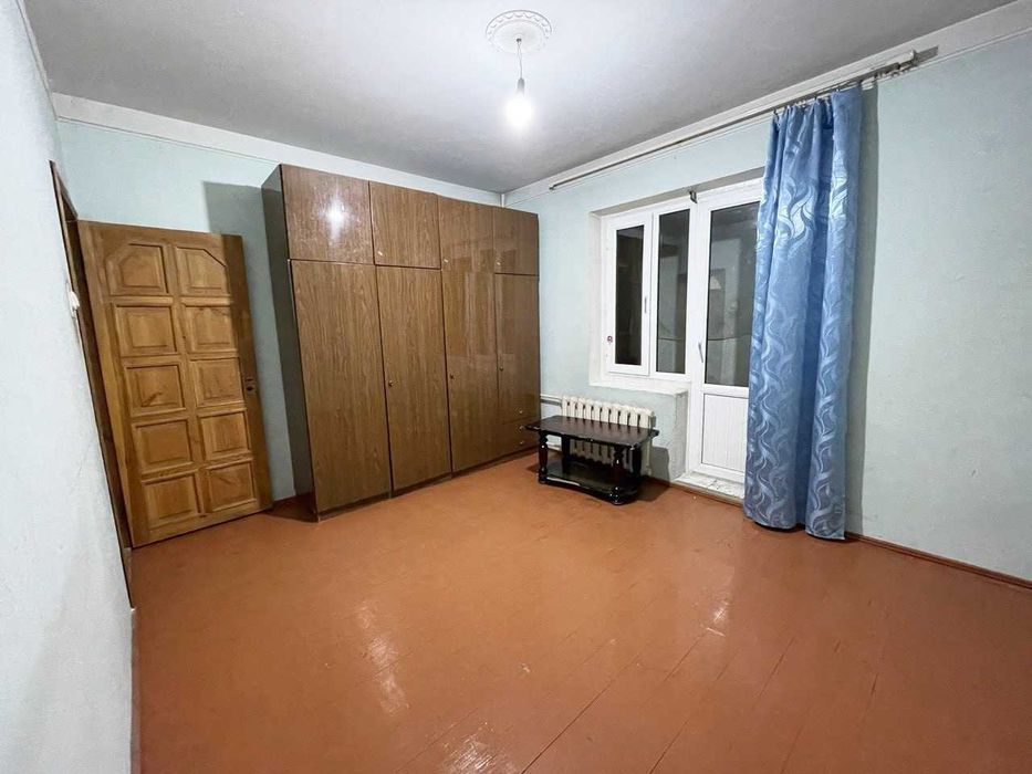 Себзор дахасида Гофур Гулом метрога якин тартибли инсонларга безмаклер