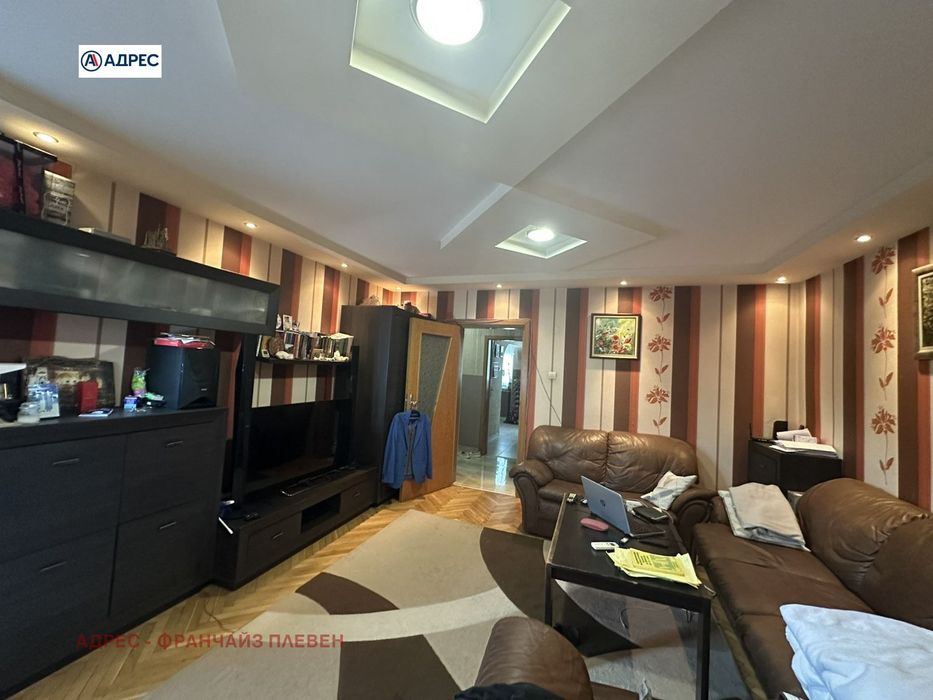 Продава се Тристаен апартамент в Плевен, 9-ти квартал - 97 кв.м за 2031 €/кв.м - Снимка #4