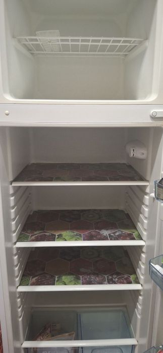 Холодильник сотилади