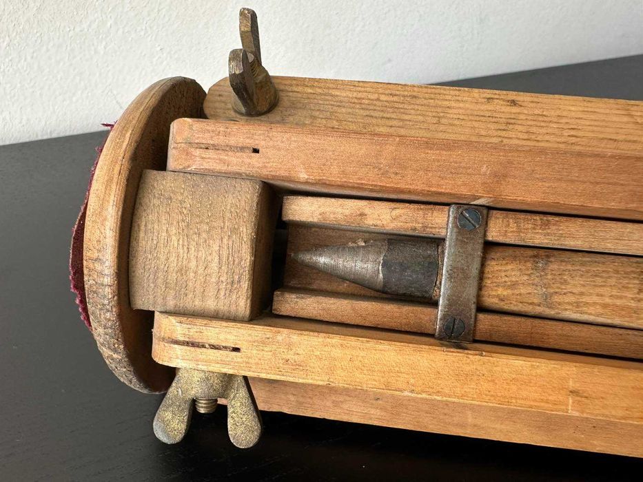 Винтидж Дървена Тринога Статив