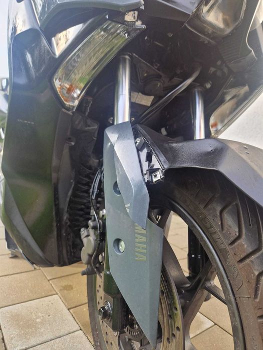 YAMAHA X-MAX 300 Tech MAX (2021) – Far LED Intact – Motor OK – Pentru Dezmembrare/Proiect