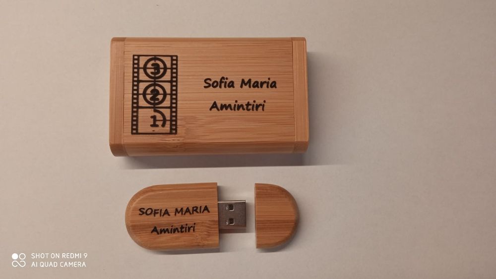 stick USB +cutie lemn cu magnet