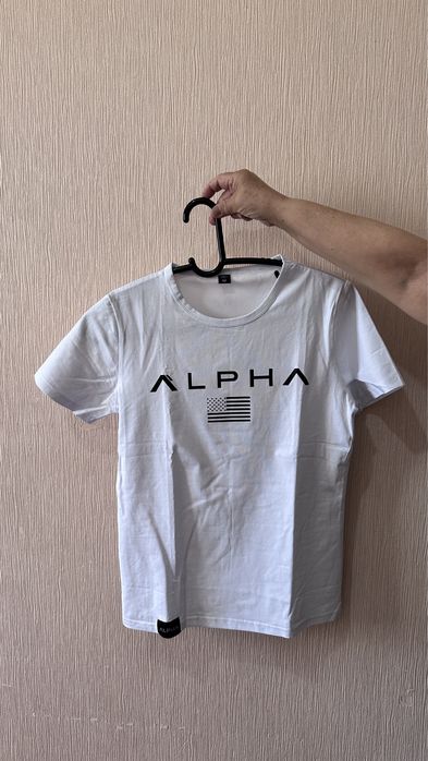 Продаю 4 классные мужские футболки.