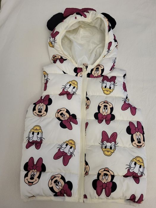 Жилетка с капюшоном, новая,  на  рост 92 см