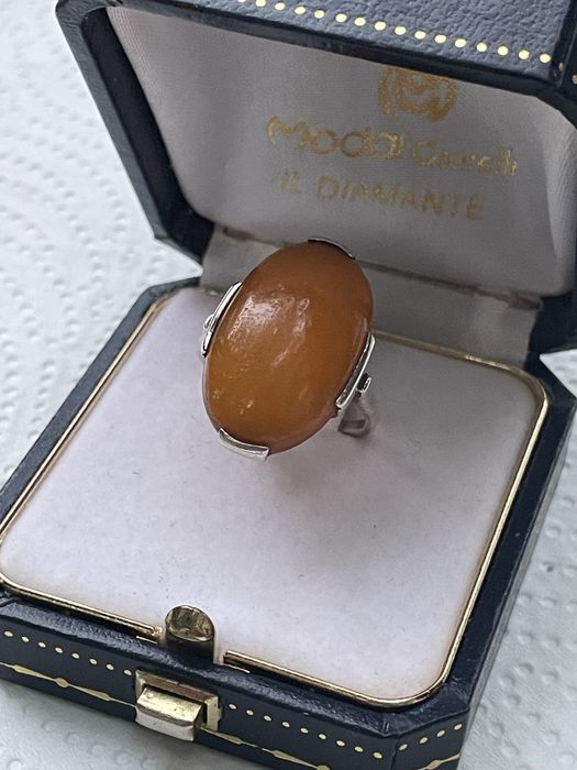 Inel de argint cu chihlimbar